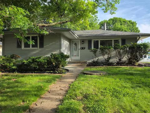 2926 Garden Rdg, Des Moines, IA 50310