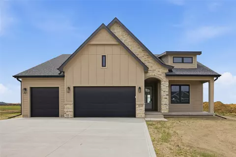 1610 NW Parkside Ln, Waukee, IA 50263