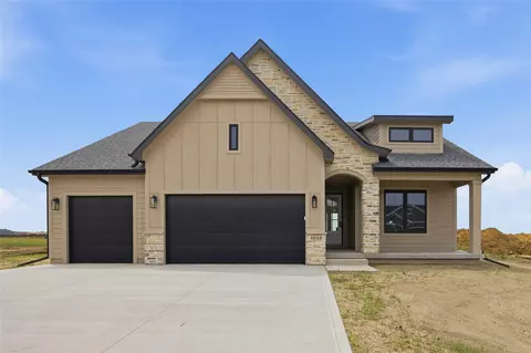 1610 NW Parkside Ln, Waukee, IA 50263