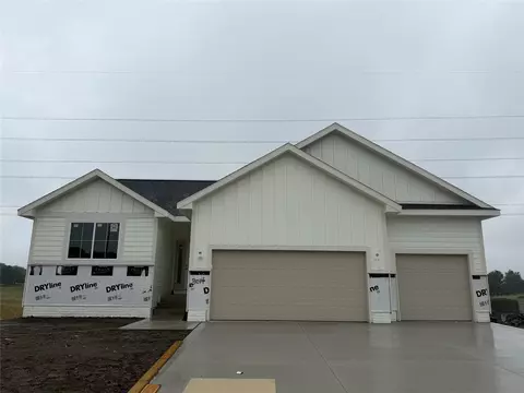3014 Shady Lane Dr, Norwalk, IA 50211