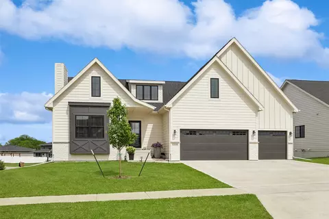 2320 SE 5th St, West Des Moines, IA 50265