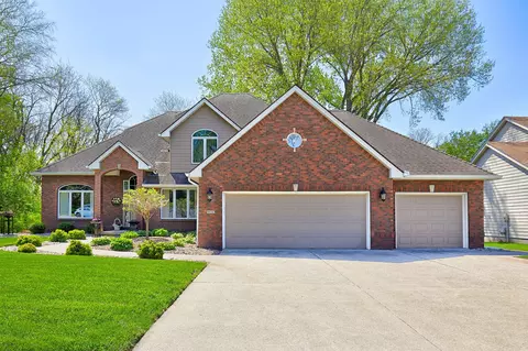 9150 Aurora Ave, Urbandale, IA 50322