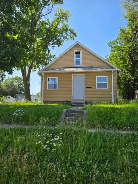 1843 Walker St, Des Moines, IA 50316