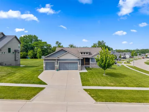 1100 Hunter Ct, Adel, IA 50003