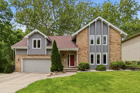 36 30th St, Des Moines, IA 50312