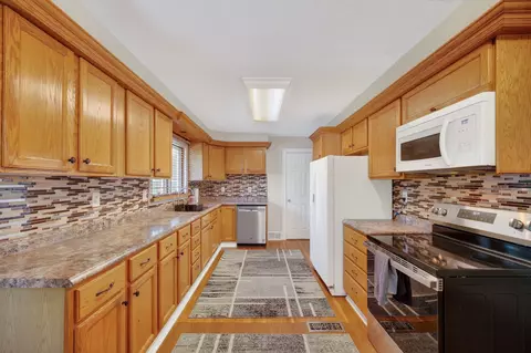 4201 Lower Beaver Rd, Des Moines, IA 50310