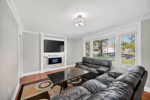 4201 Lower Beaver Rd, Des Moines, IA 50310