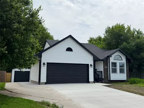3635 E 43rd Ct, Des Moines, IA 50317