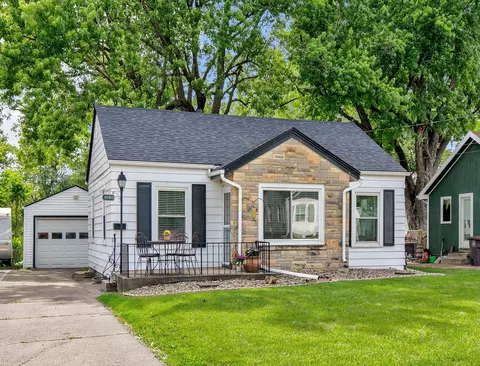 3616 37th St, Des Moines, IA 50310