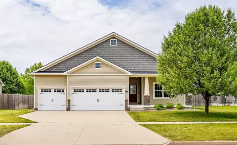 4712 NE Briarwood Dr, Ankeny, IA 50021