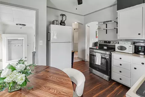405 E 3rd St, Pella, IA 50219