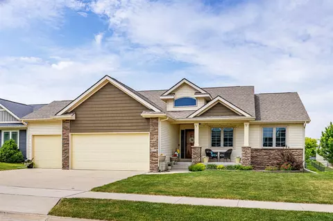 605 SE 14th St, Grimes, IA 50111