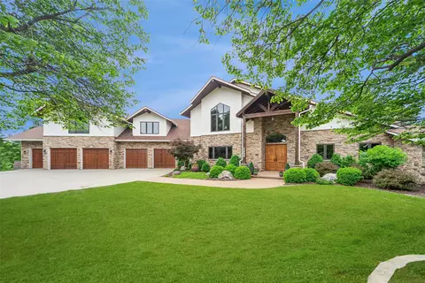 1550 S Deer Rd, West Des Moines, IA 50266