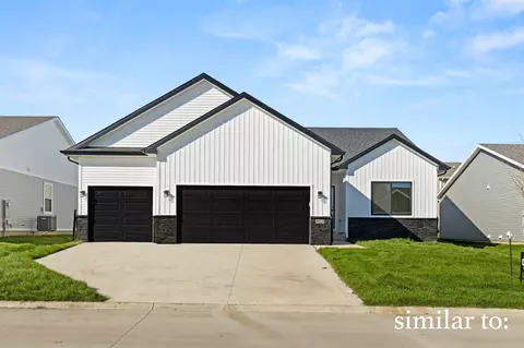 9412 Emilia Ln, West Des Moines, IA 50266