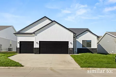 9412 Emilia Ln, West Des Moines, IA 50266