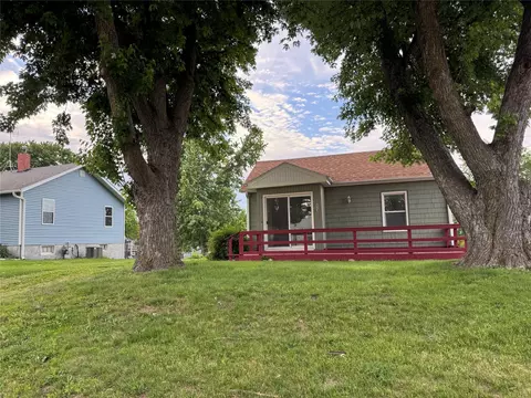 1024 S 3rd Ave E, Newton, IA 50208