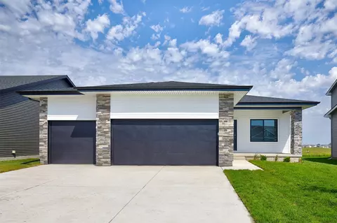 1565 Werthman Dr, Waukee, IA 50263