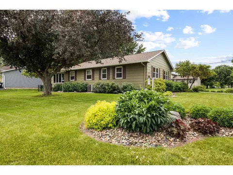 617 SE 11th St, Ankeny, IA 50021