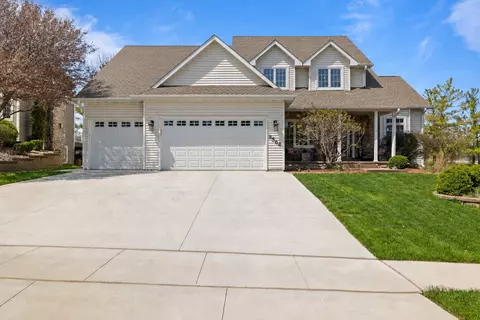 8564 Newbury Ct, Johnston, IA 50131