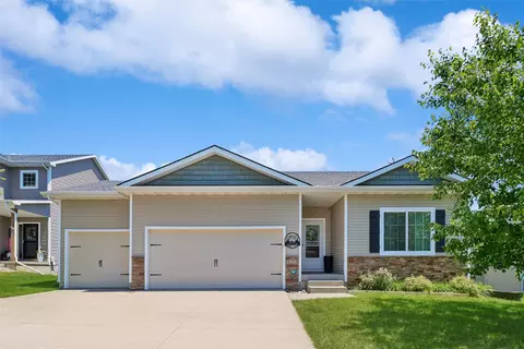 1215 Blue Bonnet Dr, Carlisle, IA 50047