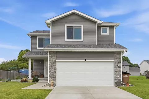 725 17th St SE, Altoona, IA 50009