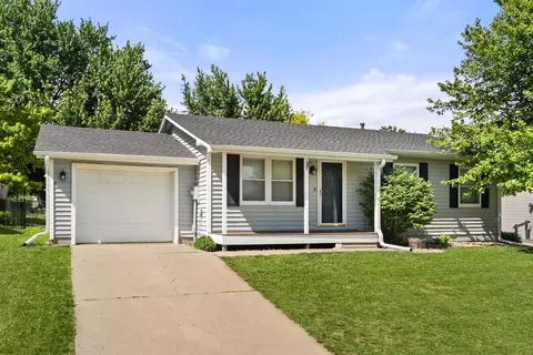 5423 Norris St, Ames, IA 50014