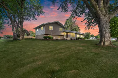 800 School St, Stanhope, IA 50246
