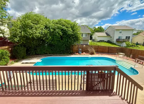 3017 E 43rd St, Des Moines, IA 50317