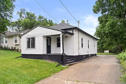 217 E Payton Ave, Des Moines, IA 50315