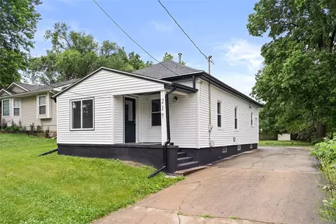 217 E Payton Ave, Des Moines, IA 50315