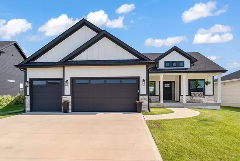 2800 Blooming Heights Dr, Norwalk, IA 50211