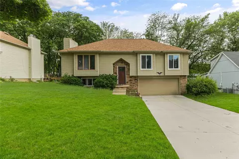 1788 NW 104th St, Clive, IA 50325