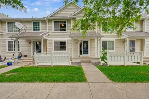 9405 Greenspire Dr #22, West Des Moines, IA 50266