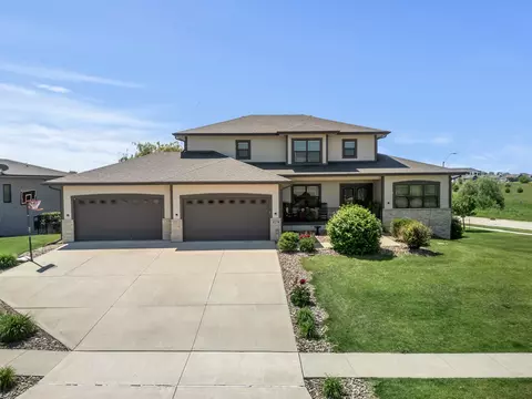 8378 Aspen Dr, West Des Moines, IA 50266