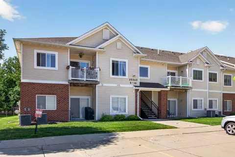 10310 Essex Dr #14, Johnston, IA 50131