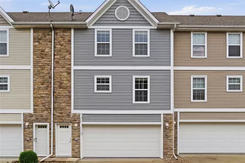 1139 Keystone Ln, Pleasant Hill, IA 50327