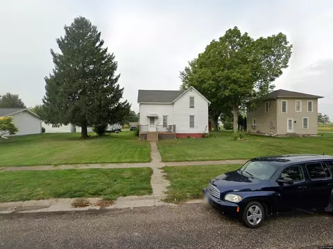 302 Center St, Middletown, IA 52638