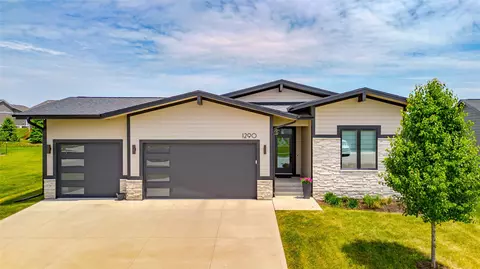 1290 S Radley St, West Des Moines, IA 50266