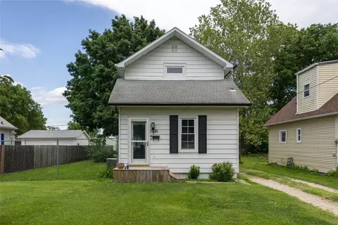 1901 E 23rd St, Des Moines, IA 50317