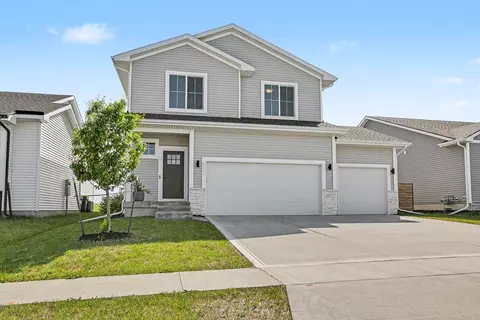 2937 Indigo Ln, Pella, IA 50219