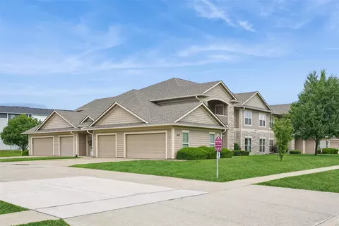 2406 NE Oak Dr #4, Ankeny, IA 50021