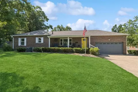 6900 Forest Ct, Windsor Heights, IA 50324