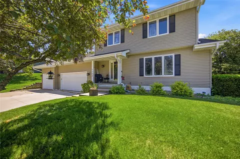 1752 NW 101st St, Clive, IA 50325