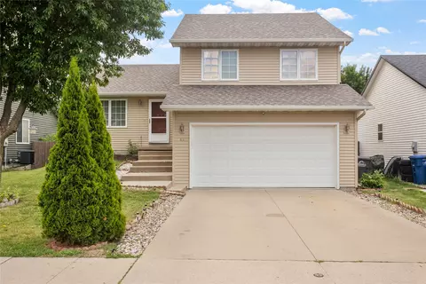 2633 Whispering Ridge Dr, Des Moines, IA 50320