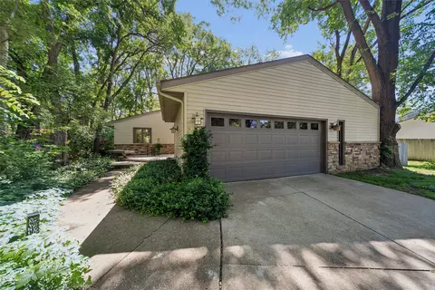 917 55th St, West Des Moines, IA 50266