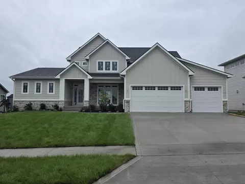 16220 Sharon Dr, Urbandale, IA 50323