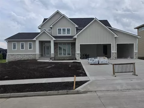 16220 Sharon Dr, Urbandale, IA 50323