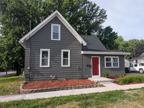 423 E Washington St, Colfax, IA 50054