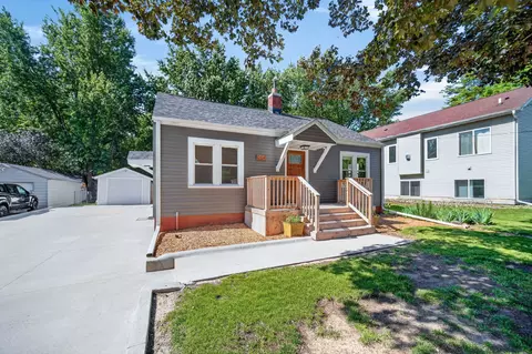 3416 Hickman Rd, Des Moines, IA 50310