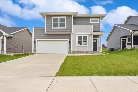 15215 Deerview Dr, Urbandale, IA 50323